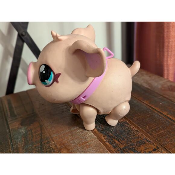 Little Live Pets- My Pet Pig (Walks, Oinks, and Whistles) - Picture 4 of 8